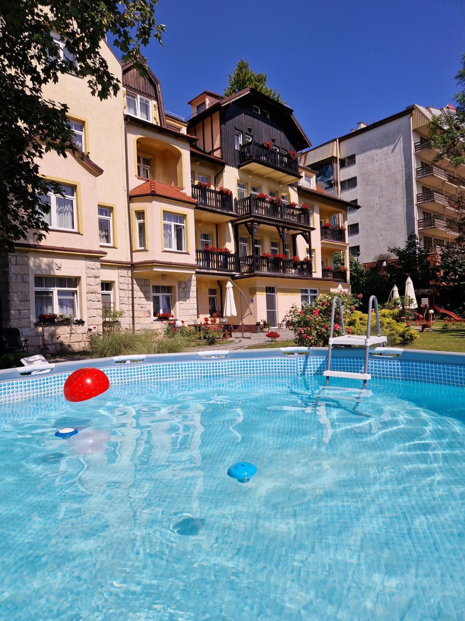 Villa Carmen Kudowa Zdroj Exterior photo