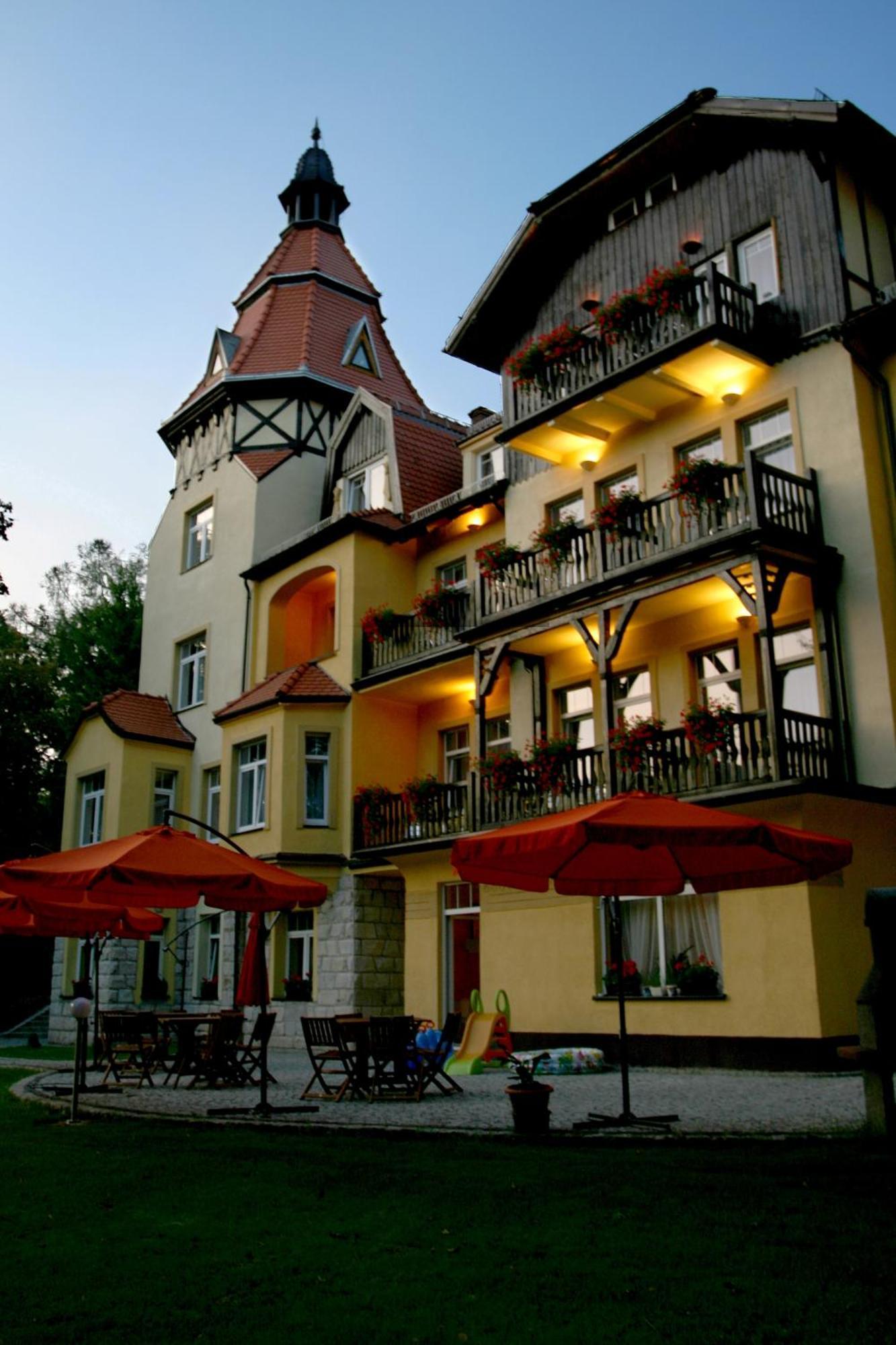 Villa Carmen Kudowa Zdroj Exterior photo