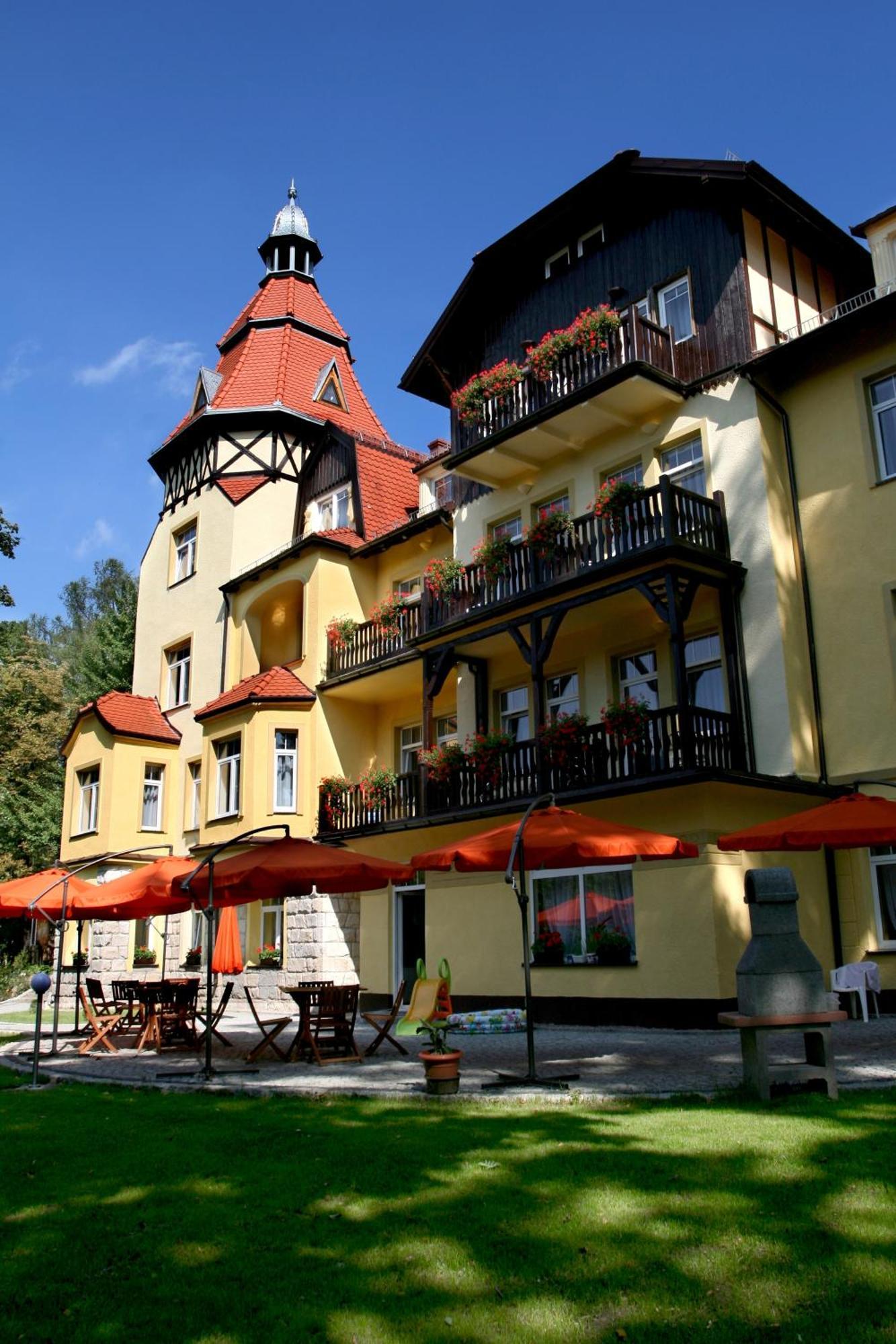 Villa Carmen Kudowa Zdroj Exterior photo